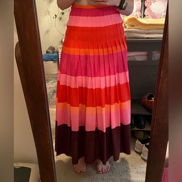 Beautiful Banana Republic Skirt - Picture 6 of 8